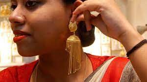 Gold Price Today: सर्राफा बाजार में आज सोने के चढ़े तेवर, 1129 रुपये उछली चांदी