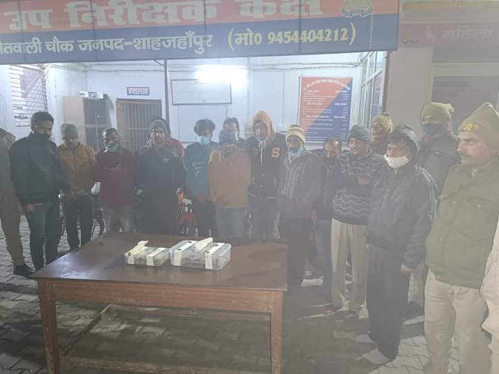 कोतवाली पुलिस ने विसरात रोड पर चल रहे जुआं के अड्डे पर मारा छापा अवैध असलहा व नगदी सहित 15 अभियुक्त गिरफ्तार