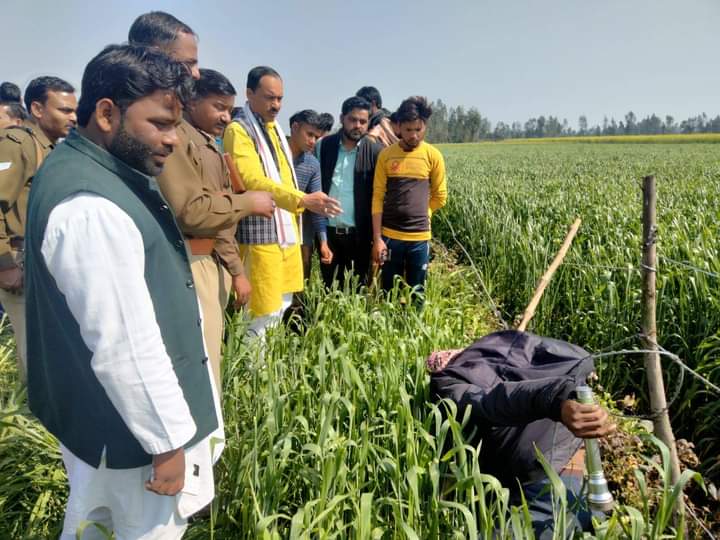 आज जनपद शाहजहांपुर यूपी के ब्लाक ददरौल के ग्राम निजामपुर गौंटिया में बिजली का तार कुटने से खेत रखा रखा रहे श्री रघुवर दयाल शर्मा जी के  उपर गिर ने से  उनका आकस्मिक निधन हो गया