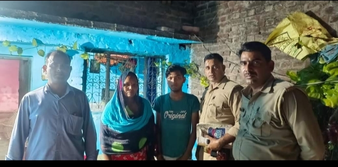 एक घन्टे की कड़ी मशक्कत के बाद डायल 112 पुलिस ने घर से लापता बच्चे को परिवार से मिलाया, माँ ने दिया धन्यवाद।