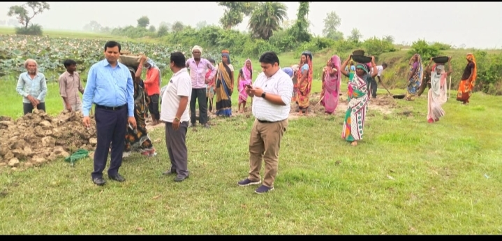 खण्ड विकास अधिकारी सिंधौली ने अमृत सरोवर तालाबों का किया निरीक्षण