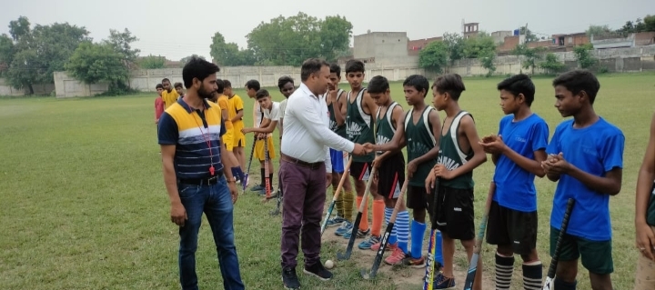 जूनियर व सब- जूनियर हाकी प्रतियोगिता में इस्लामिया इण्टर कालेज विजेता फायनल मुकाबला जनता इण्टर कालेज व इस्लामिया इण्टर कालेज के बीच खेला गया