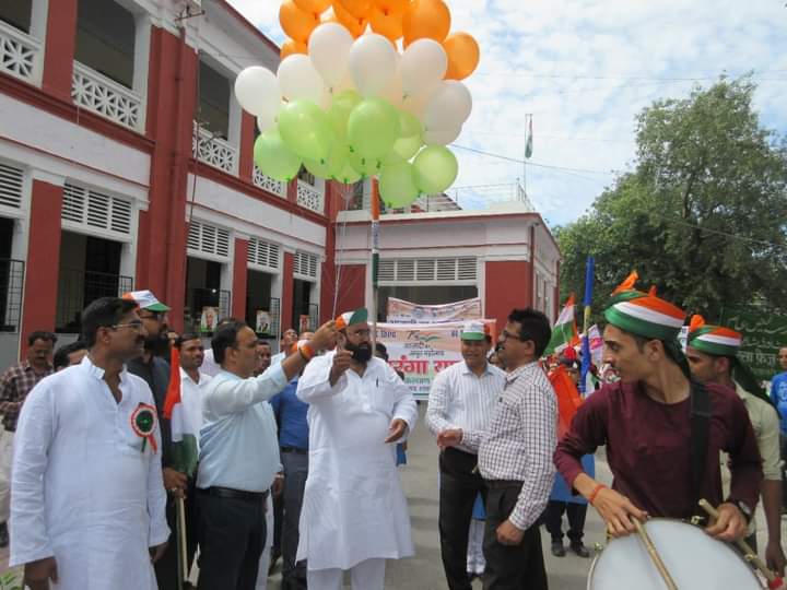 शहर में चारो ओर आजादी के अमृत महोत्सब की धूम  तिरंगा यात्रा के साथ प्रभात फेरी का शुभारंभ