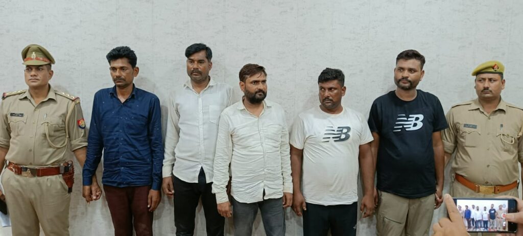 शराब कंपनी के एक करोड़ से ज्यादा रुपये लेकर भागने वाले पांच आरोपियों को पुलिस ने किया गिरफ्तार