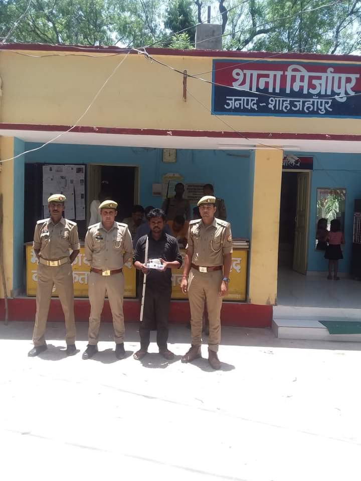 शाहजहांपुर में पुलिस ने ताले तोड़ कर चोरी करने वाले अभियुक्त को किया गिरफ्तार