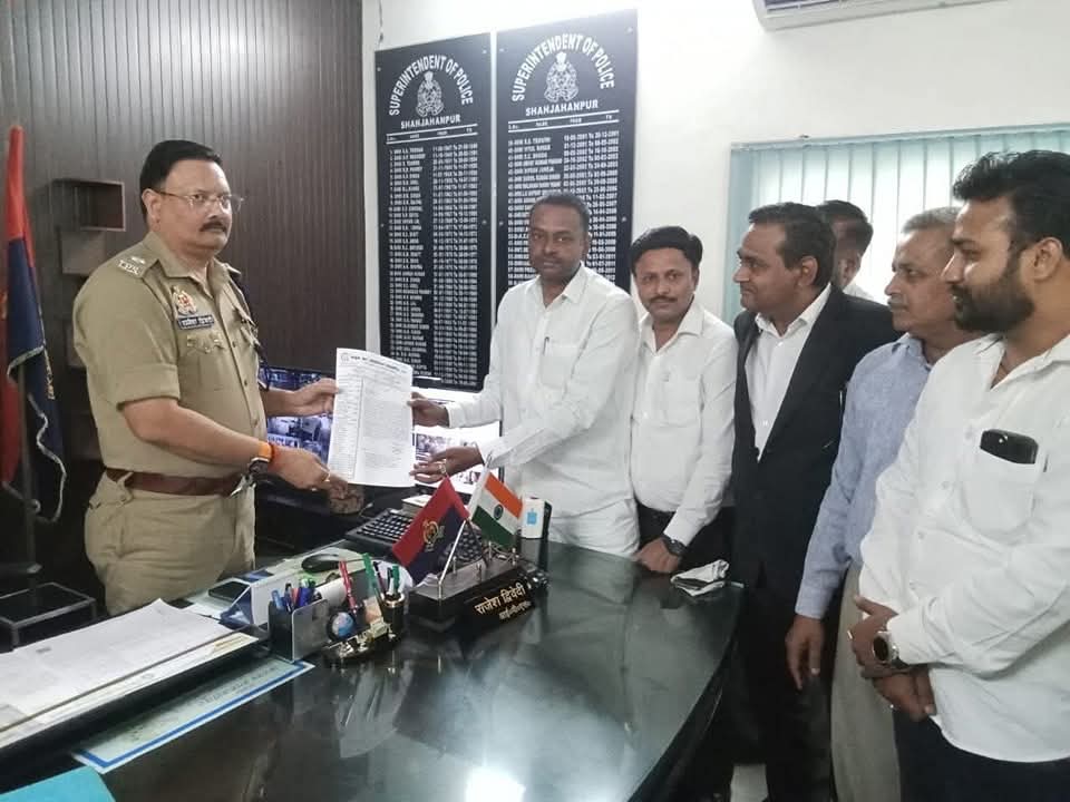 निगोही थानाध्यक्ष के खिलाफ कार्रवाई की मांग, कार्रवाई न होने पर धरना-प्रदर्शन की चेतावनी