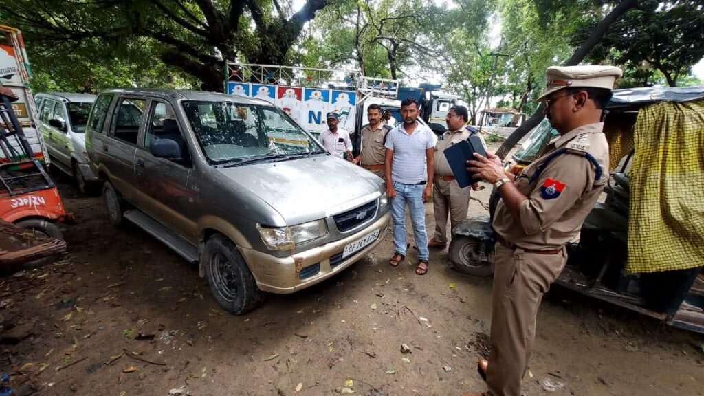 स्कूल वाहनों के खिलाफ चला विशेष चेकिंग अभियान