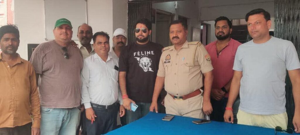 फर्जी फेसबुक आईडी बनाकर कर रहा था छल, हिंदू महासभा ने की कार्रवाई की मांग