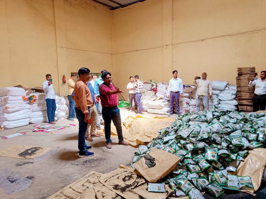 समाज सेवा के नाम पर चल रहा है काला कारोबार नकली खाद कांड में केस दर्ज, असली गैंग तक नहीं पहुंच पाया विभाग