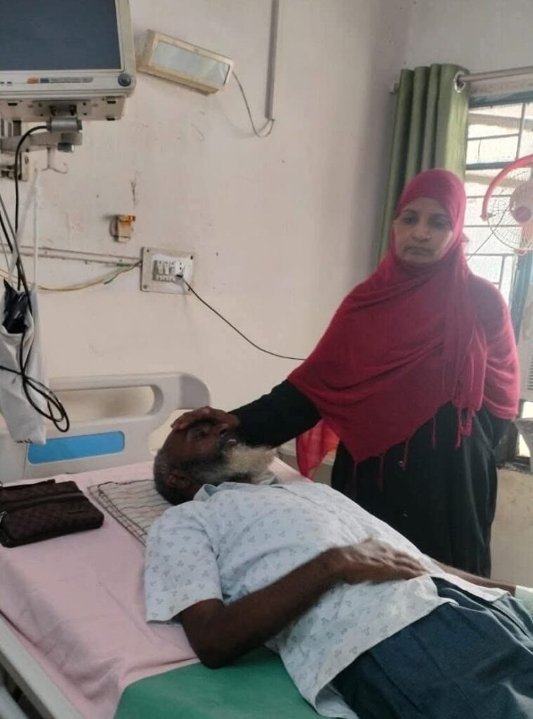 आप को बता दें यूपी के शाहजहांपुर में सूदखोरों की प्रताड़ना से तंग आकर एक और व्यक्ति ने खाया जहर,मेडिकल कालेज में भर्ती