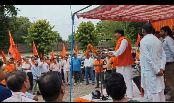 आयुध वस्त्र निर्माणी शाहजहांपुर में कार्यसमिति चुनाव के मद्देनजर आज ऑर्डनेंस फैक्ट्री मजदूर संघ की गेट मीटिंग हुई