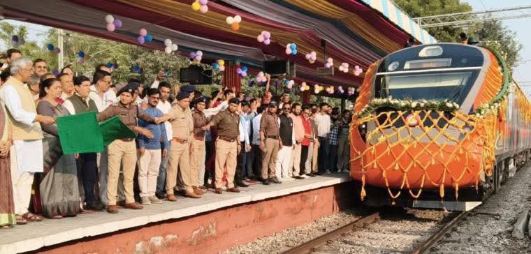 8 नवंबर को धूमधाम से हुआ था वंदे भारत का स्वागत, अब शाहजहांपुर का रास्ता ही भूल गई ट्रेन