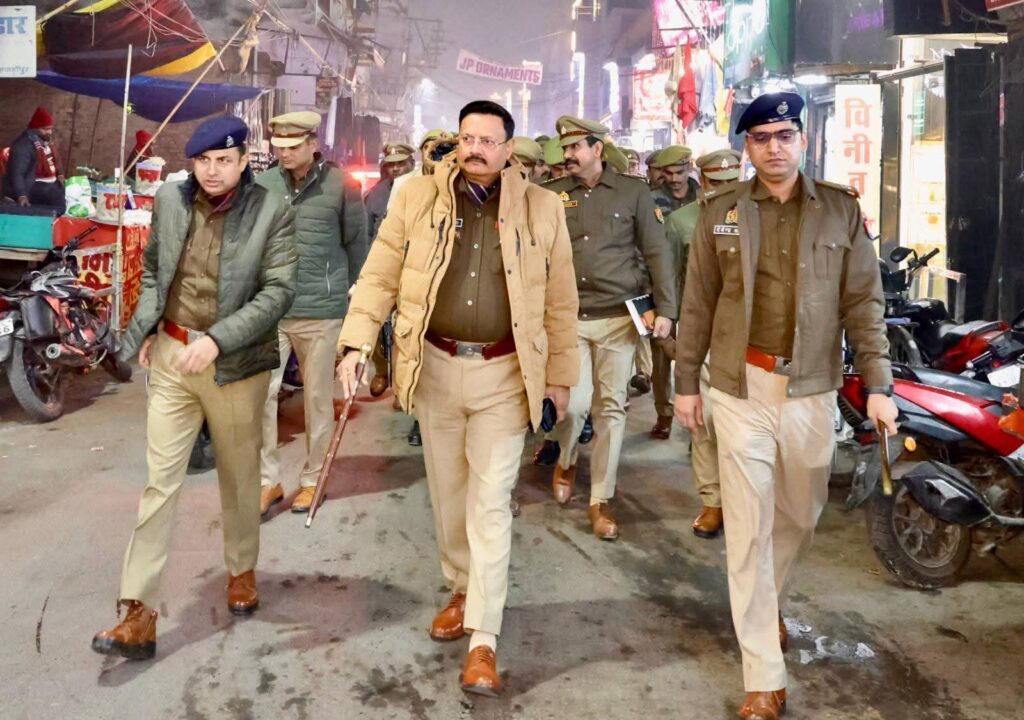 नगर क्षेत्र में कानून-व्यवस्था सुदृढ़ रखने हेतु की गयी पैदल गश्त, आमजन से सहयोग की अपील