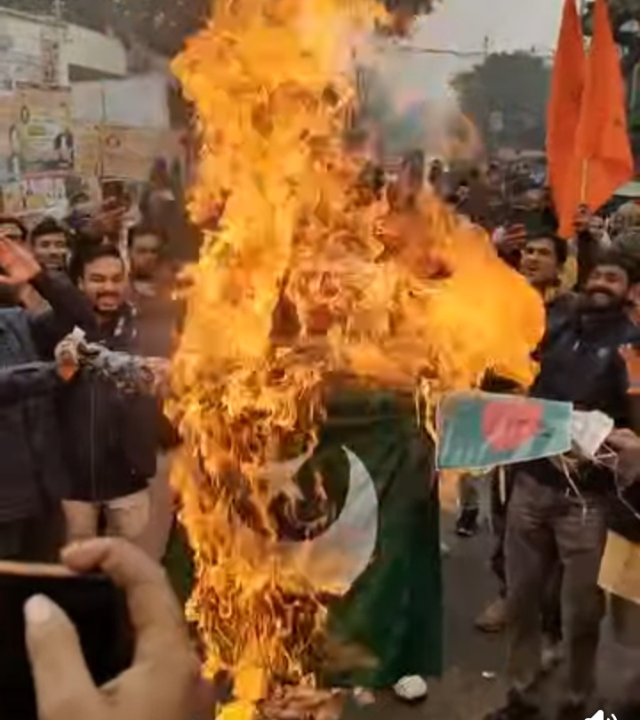 बांग्लादेश में हिंदुओं पर अत्याचार के विरोध में प्रदर्शन