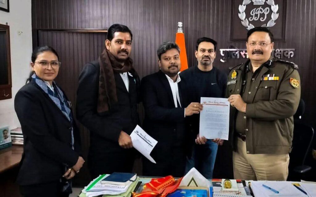 विहिप बजरंग दल ने विभिन्न मांगों को लेकर एसपी को सौंपा ज्ञापन