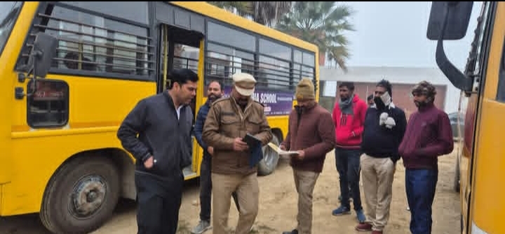 सड़क सुरक्षा माह स्कूली वाहनों का निरीक्षण, चार में मिलीं कमियां