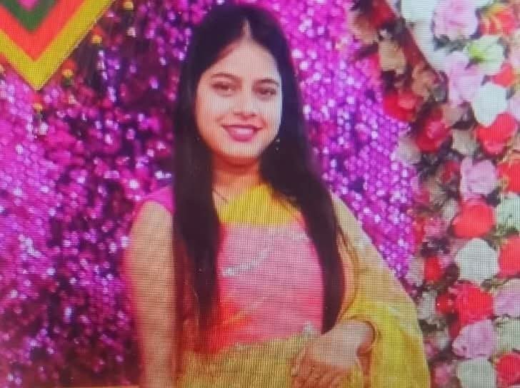 यूपी के शाहजहांपुर के कोतवाली सदर बाजार क्षेत्र के चिनौर में एक 25 वर्षीय प्राइवेट शिक्षिका ने फांसी लगाकर आत्महत्या कर ली।