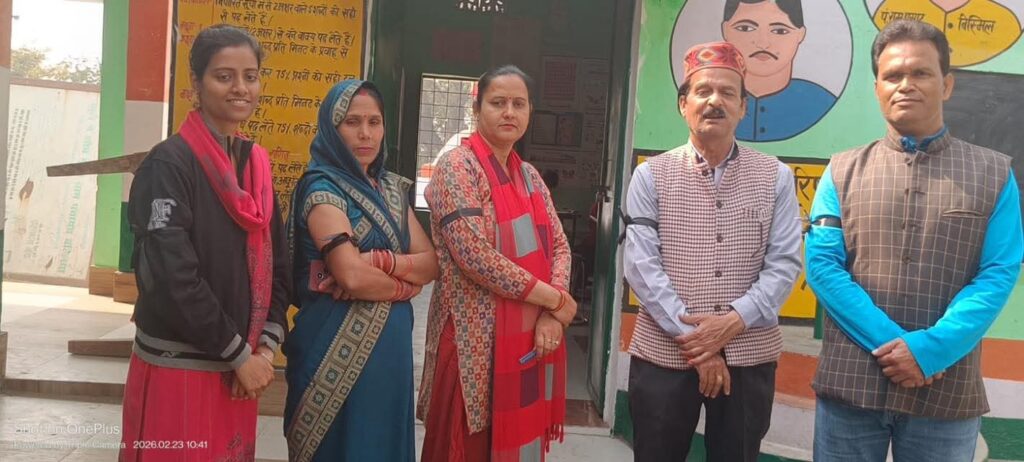 टीईटी अनिवार्यता के विरोध में शिक्षकों का आंदोलन तेज ट्विटर पर चार घंटे रहा प्रथम स्थान पर ट्रेंड, तीन दिवसीय काली पट्टी बांधकर जताया विरोध