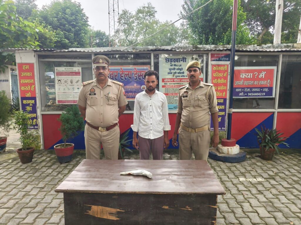 छात्रा से छेड़छाड़ के आरोपी को तमंचे के साथ गिरफ्तार