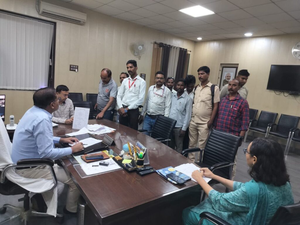 मेडिकल कॉलेज के सिक्योरिटी गार्ड पर पत्रकार से अभद्रता व गाली-गलौज का आरोप, डीएम से कार्रवाई की मांग
