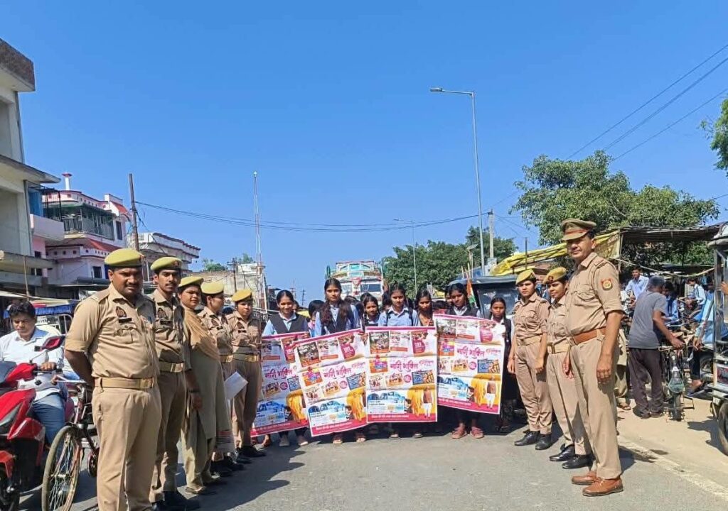 मिशन शक्ति फेज-06: शाहजहाँपुर में महिला पुलिस व NCC गर्ल्स ने संभाला ट्रैफिक, दिया सड़क सुरक्षा का संदेश